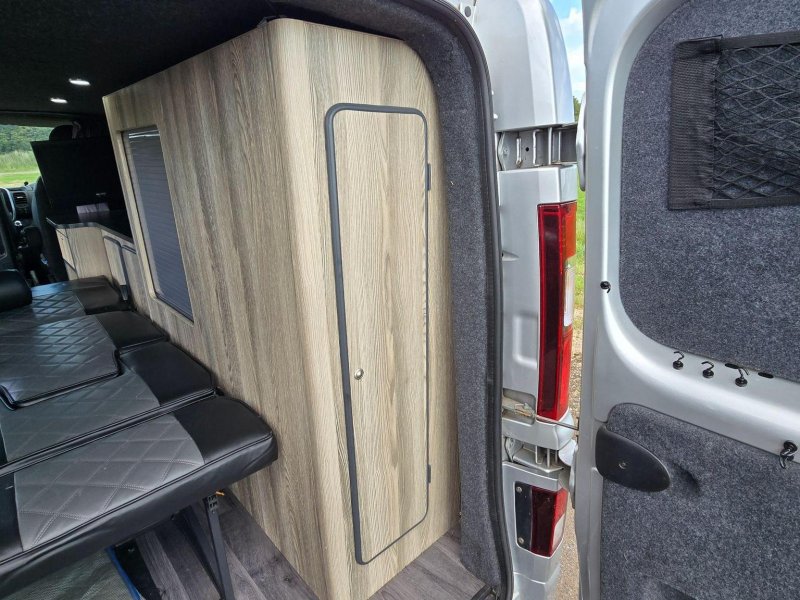 VAUXHALL VIVARO