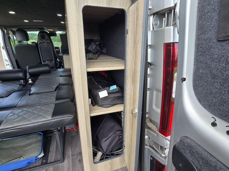VAUXHALL VIVARO