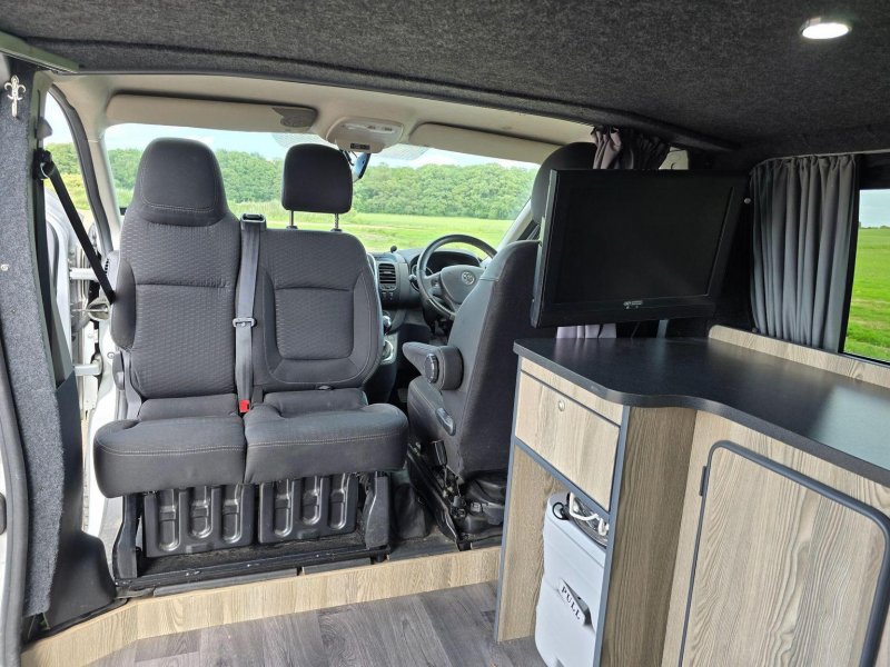 VAUXHALL VIVARO