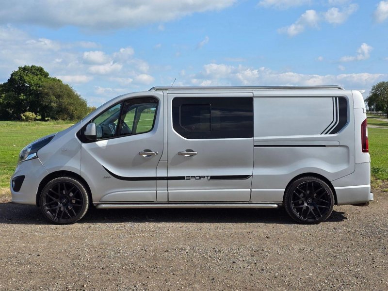 VAUXHALL VIVARO
