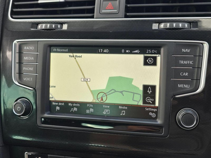 VOLKSWAGEN GOLF